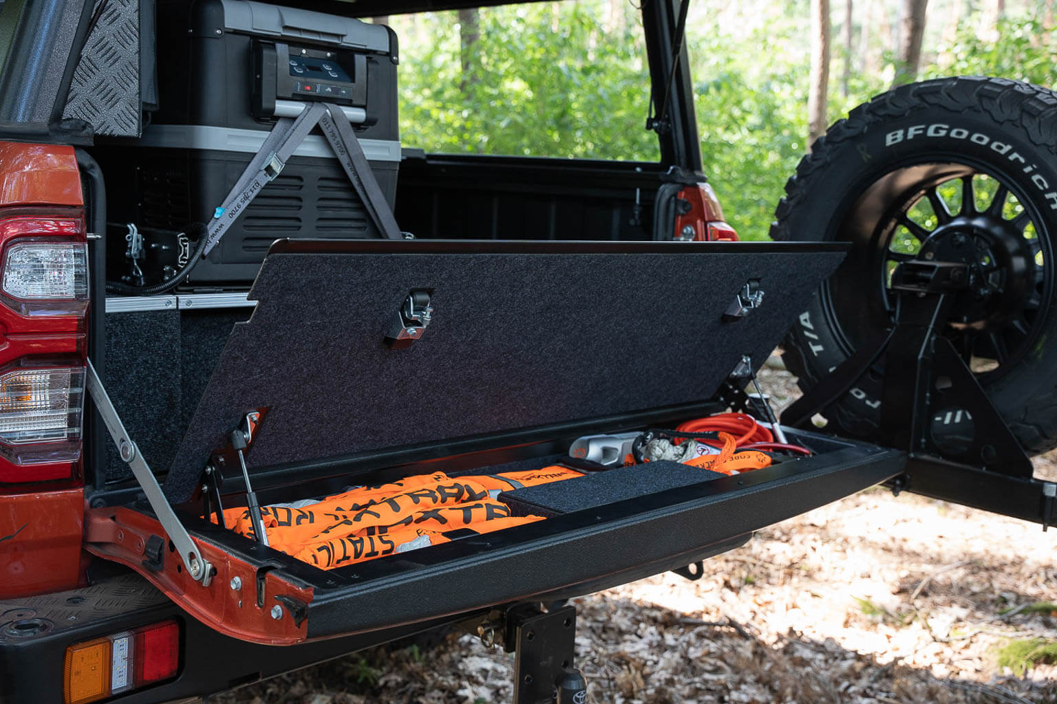 Huracan Fabrication Hilux Revo Tailgate Storage Mod